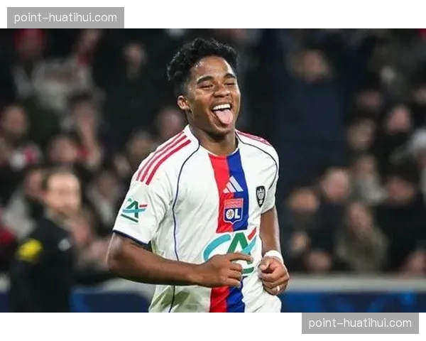 里昂客场2-1爆冷击败巴黎圣日耳曼，恩德里克传射建功